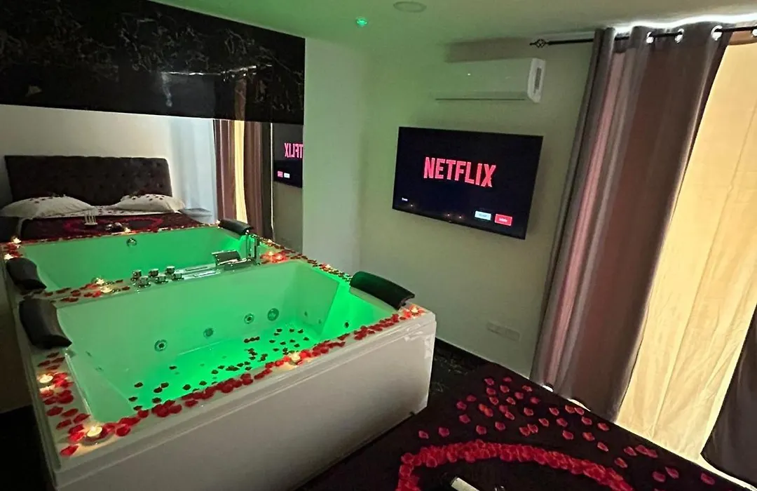 Valentino luxury suites-1